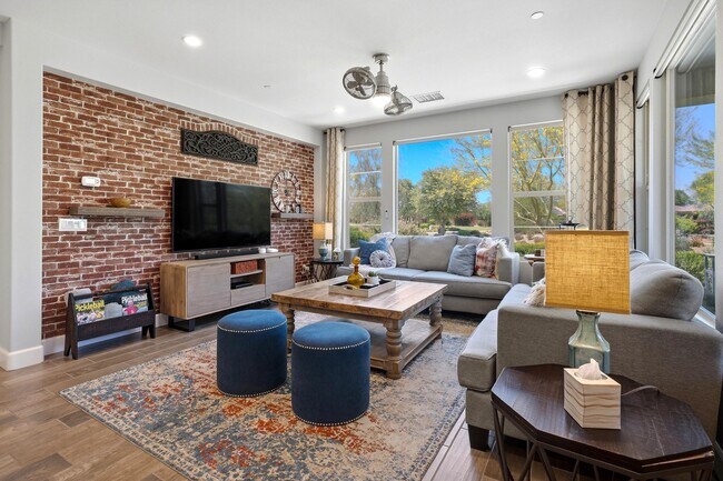 Building Photo - 82668 Rosewood Dr