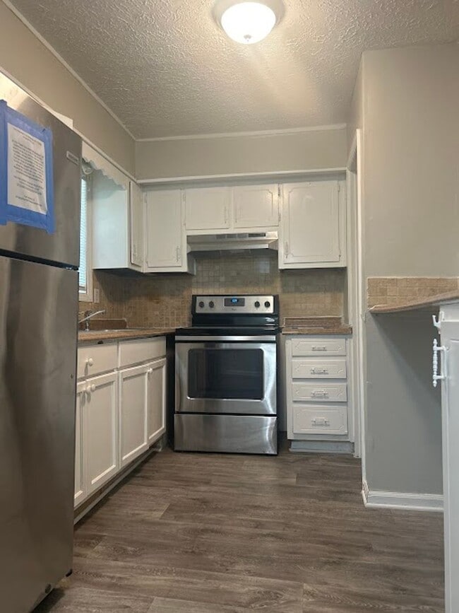 Building Photo - 1015 Cedar Ave