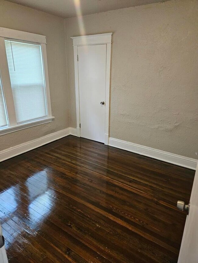 Building Photo - Property available 9/1/25