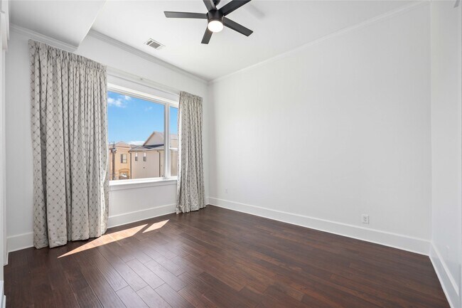 Building Photo - 2211 Detering St