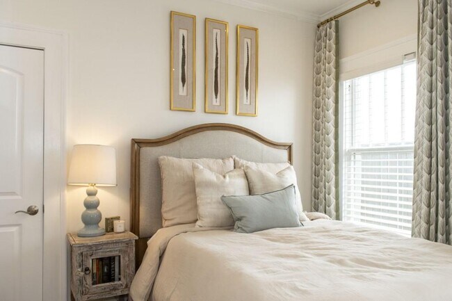 Building Photo - 801 Durant Pl NE