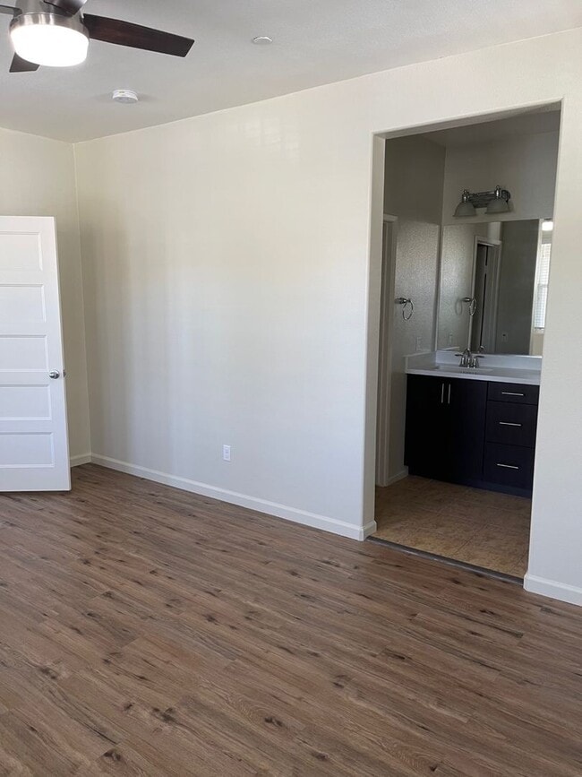 Building Photo - Modern 2-Bedroom Condo with Solar in the H...