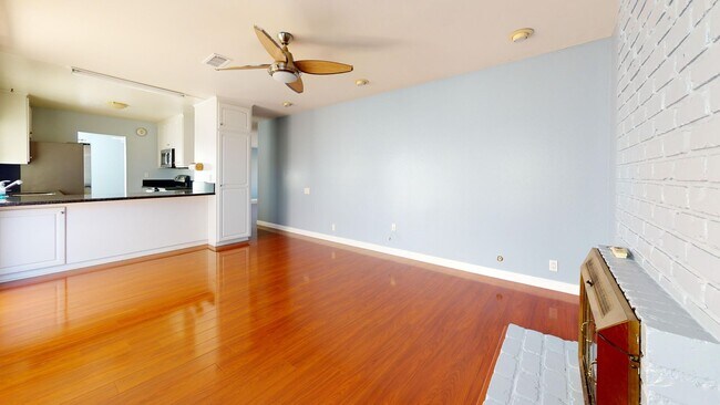 Building Photo - Spacious 5-Bedroom Family Home Available for Long Term Rent!