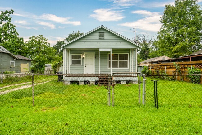 Building Photo - 3419 Elser St