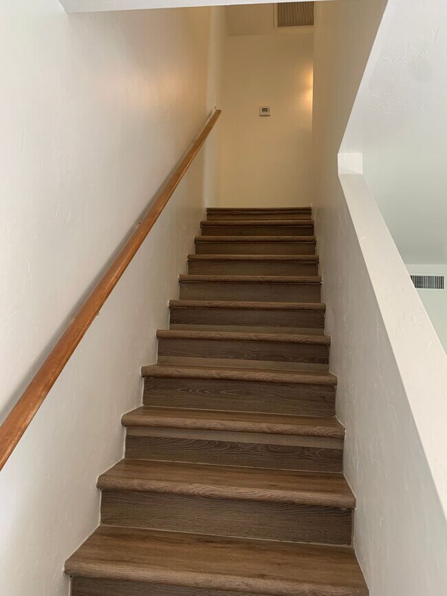 Building Photo - 336 E Limberlost Dr