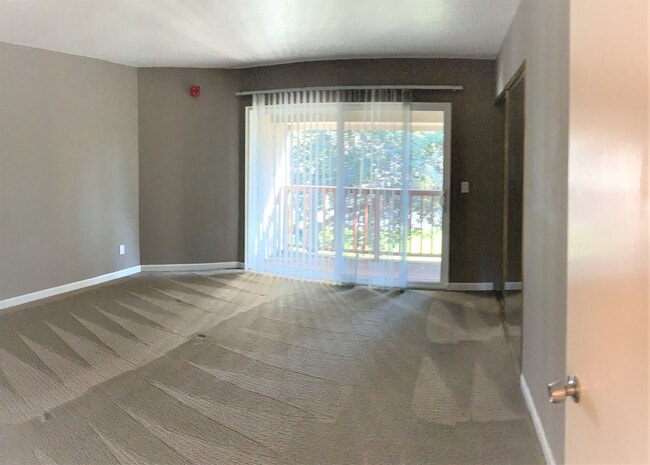 Building Photo - Lovely 2 bedroom PUD in the E Section of R...