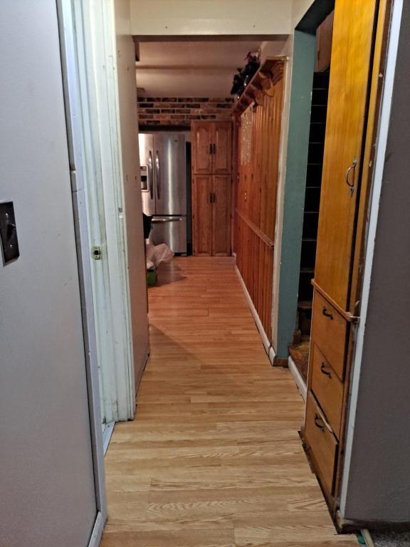 Building Photo - 758 S Huth Rd