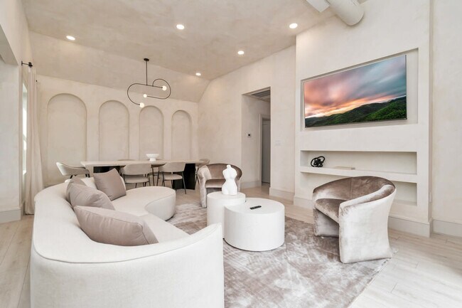 Building Photo - 2683 Blodgett St