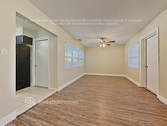 Building Photo - 324 Lake Fair Ln