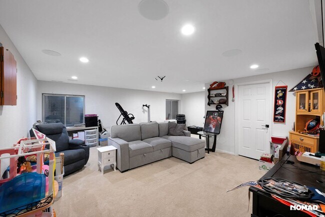 Building Photo - Spacious 4BR House in Aurora