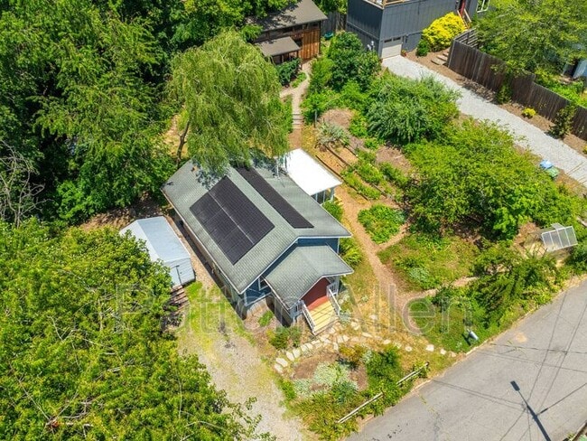 Building Photo - 83 5th Ave