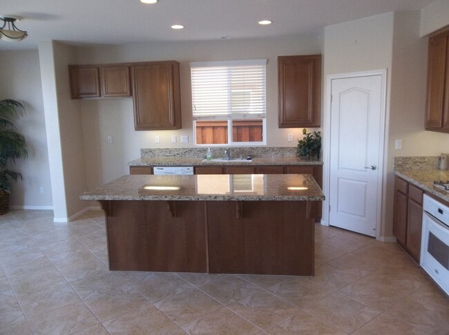 Building Photo - 4 bedroom Menifee home in the Gated Commun...