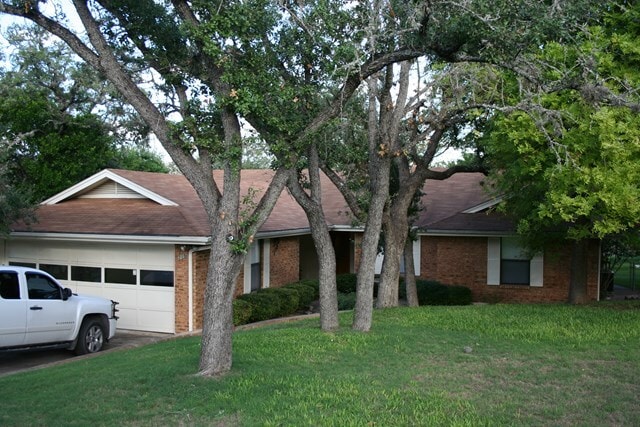 Primary Photo - 215 Spanish Oak Ln