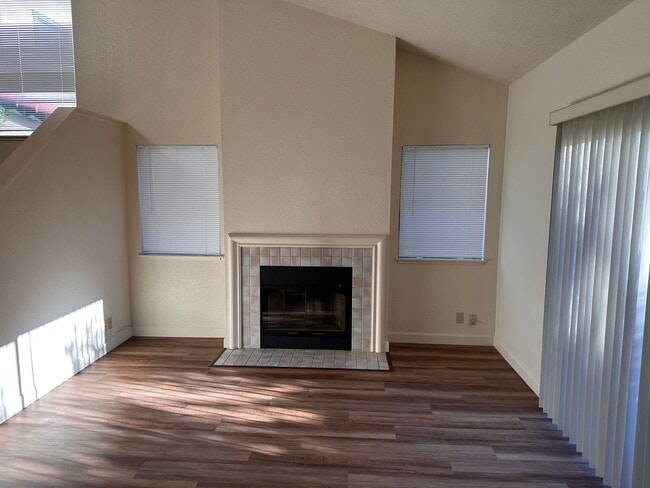 Building Photo - Marina Home in Cypress Cove Neighborhood