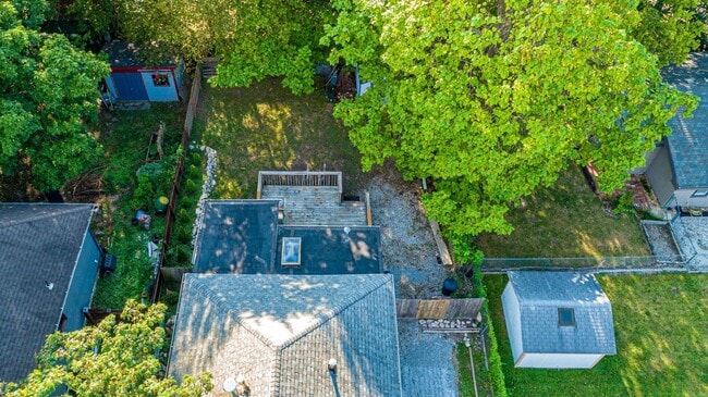 Building Photo - Darling 3 Bed 1 Bath Home