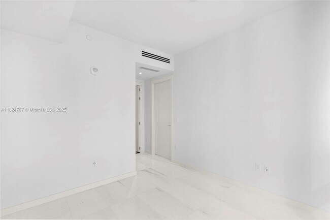 Building Photo - 300 Biscayne Blvd Way