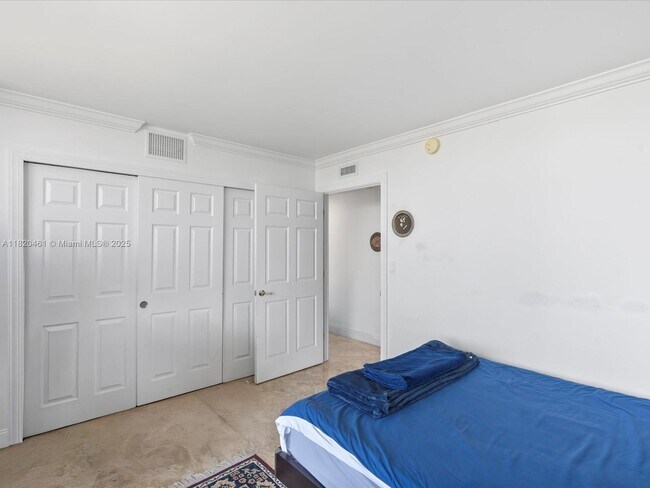 Building Photo - 20335 W Country Club Dr