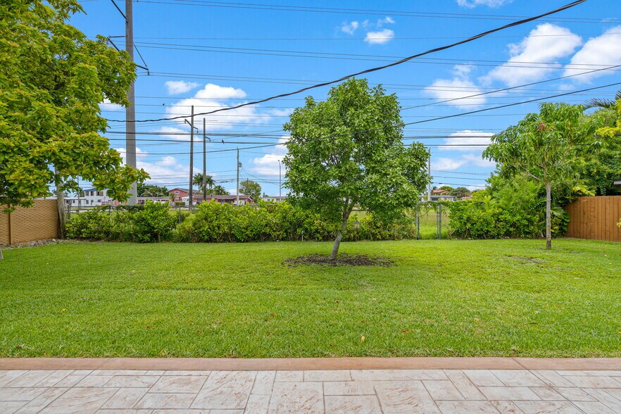 Building Photo - 5110 SW 106th Ave