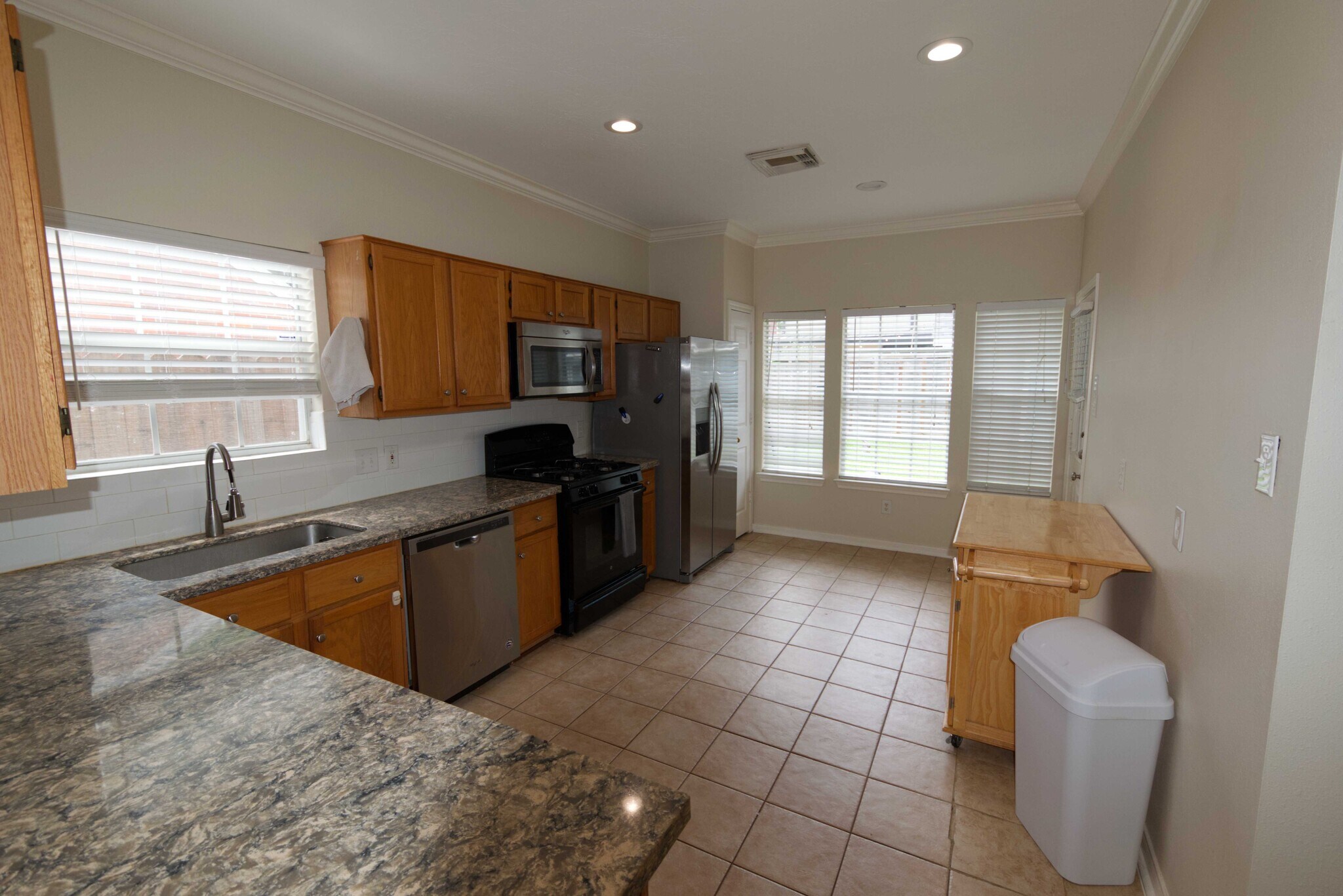 Building Photo - 2324 Sheridan St