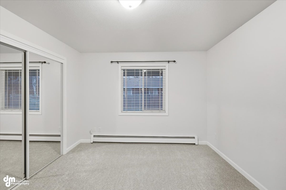 Building Photo - 1000 E Dellwood St