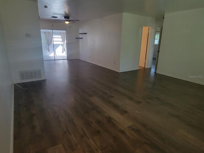 Building Photo - 6290 Coniston Terrace