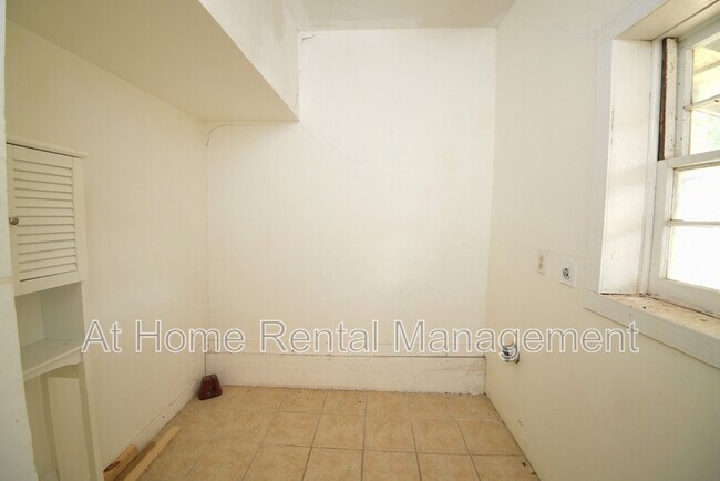 Building Photo - 10 S 106th E Pl