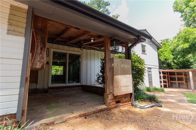 Building Photo - 1037 College Station Rd