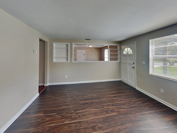 Building Photo - 6158 Verdes Rd