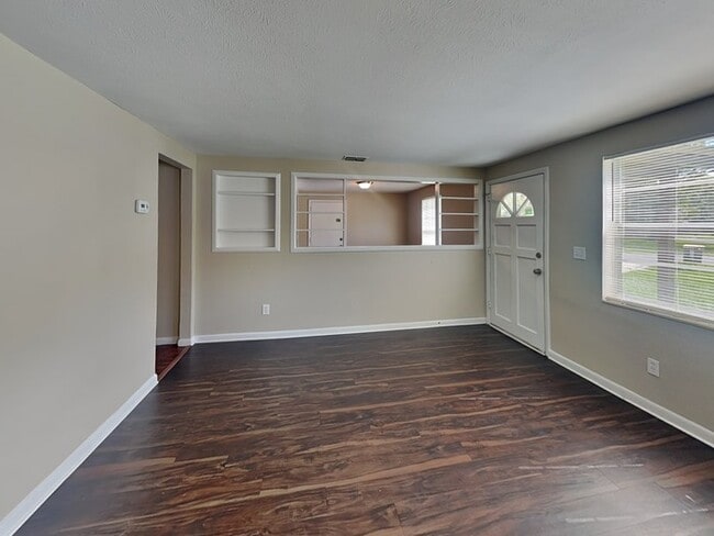 Building Photo - 6158 Verdes Rd