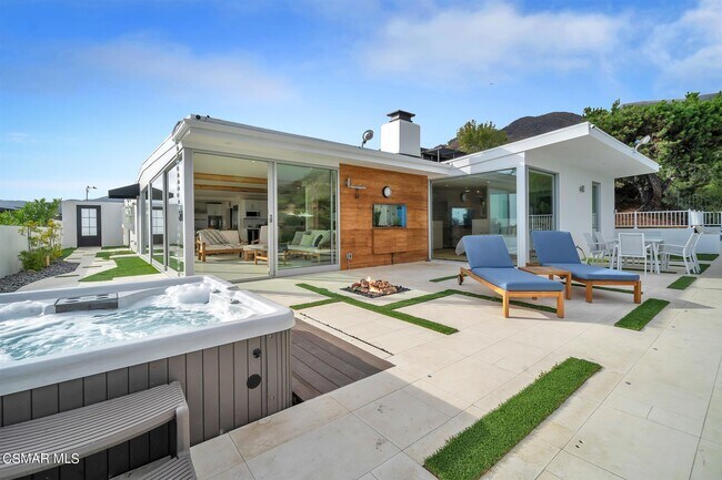 Building Photo - 3424 Shoreheights Dr