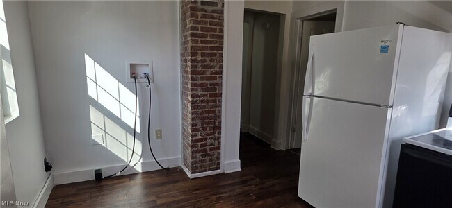 Building Photo - 1235 Bellows St