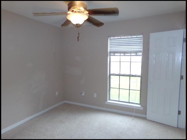 Building Photo - 303 Hidden Meadows Dr