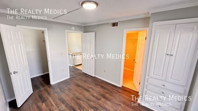 Building Photo - 126 Blue Pointe Way