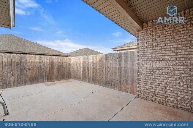 Building Photo - Easy Living Starts at AMRR: 2 Bedroom/2 Bath In Frenship ISD!