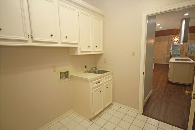 Building Photo - 17703 Forest Park Ln