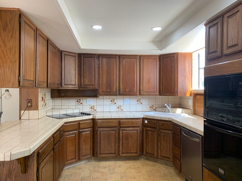 Building Photo - 2122 W 183rd St
