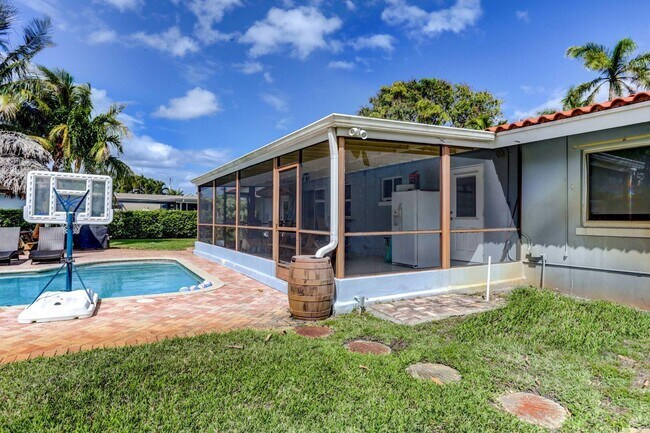 Building Photo - 7115 Venetian Way