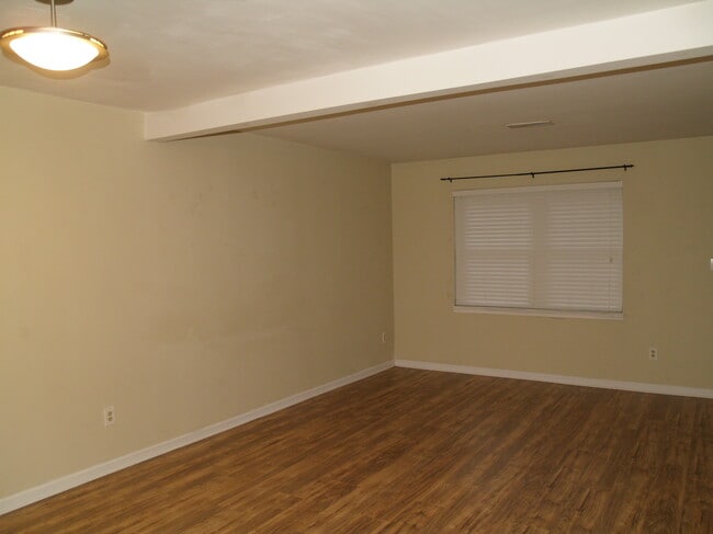 Building Photo - 8907 Hunter Ridge Dr
