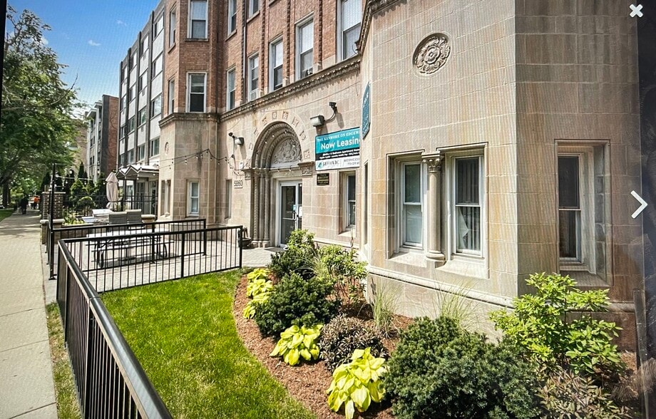 Building Photo - 5840 N Kenmore Ave