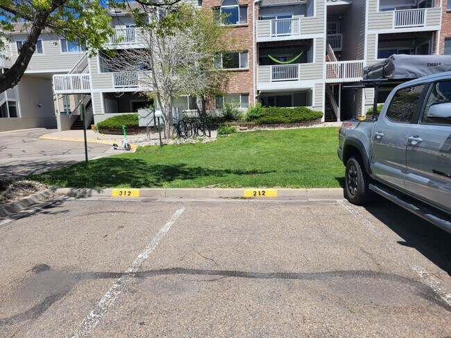 Building Photo - Adorable and Sunny One Bedroom Apartment near CU in Central Boulder