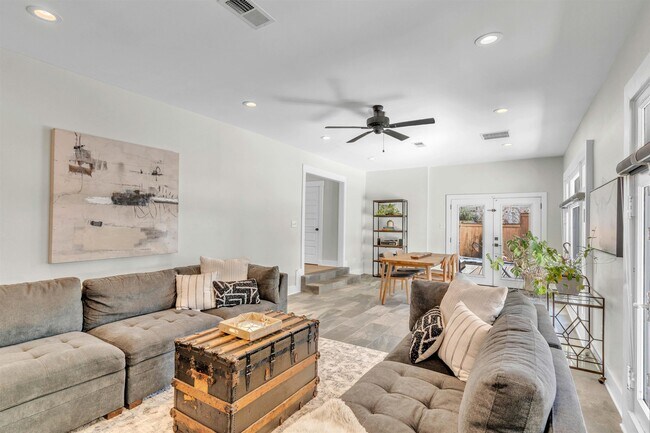 Building Photo - 185 Alexander St