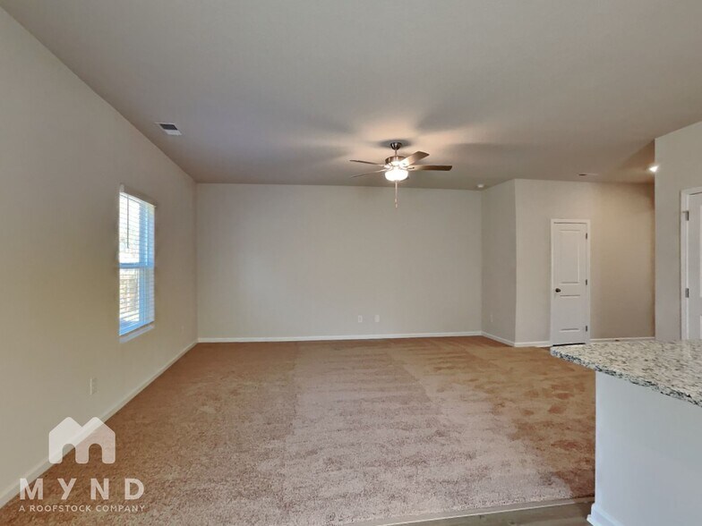 Building Photo - 299 New Villas St