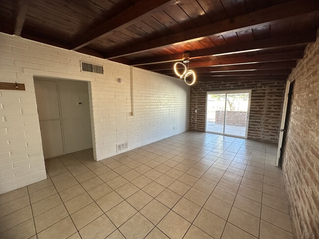 Building Photo - 174 W Borrego St