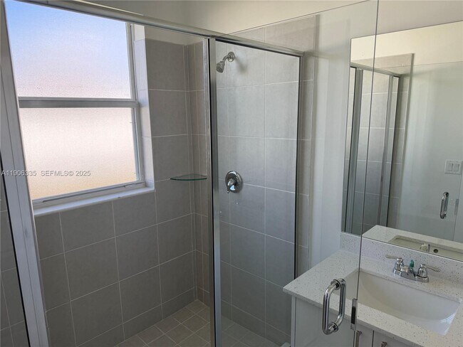 Building Photo - 2426 SE 26th Ln