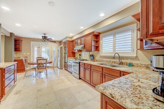 Building Photo - Charming 4 bedroom 3 bath fully furnished pool home in the heart of spring valley!