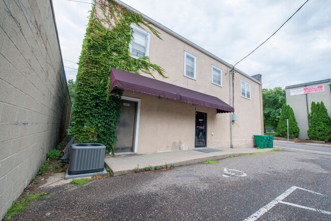 Building Photo - 3004 Ottawa Ave S