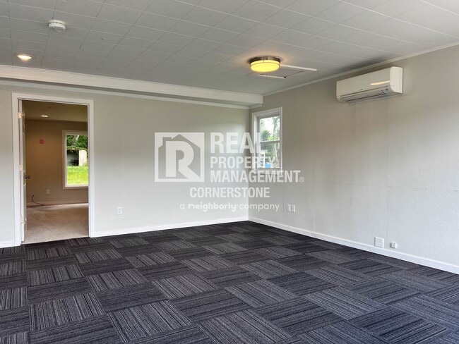 Building Photo - AVAILABLE NOW!! 3 Bedroom Home with Huge Y...