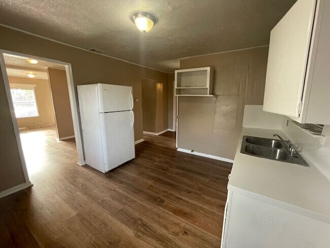 Building Photo - 4613 Yolanda Dr