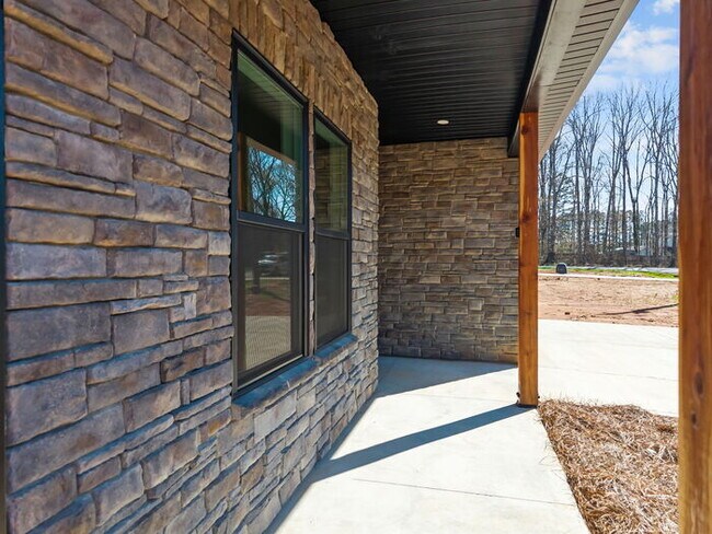 Building Photo - New Salisbury 4 bedroom 2.5 bathroom