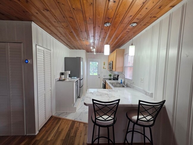 Building Photo - Pink Flamingo #1